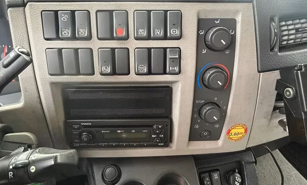 Chladírenský nákladní automobil Volvo FL 250 | Chłodnia Carrier Supra -30°C | Hydrauliczna platforma załadunkowa | ogrzewanie postojowe | 187 654 km | Automatyczna skrzynia | Euro 6 |4x2: obrázek 13 Chladírenský nákladní automobil Volvo FL 250 | Chłodnia Carrier Supra -30°C | Hydrauliczna platforma załadunkowa | ogrzewanie postojowe | 187 654 km | Automatyczna skrzynia | Euro 6 |4x2: obrázek 13