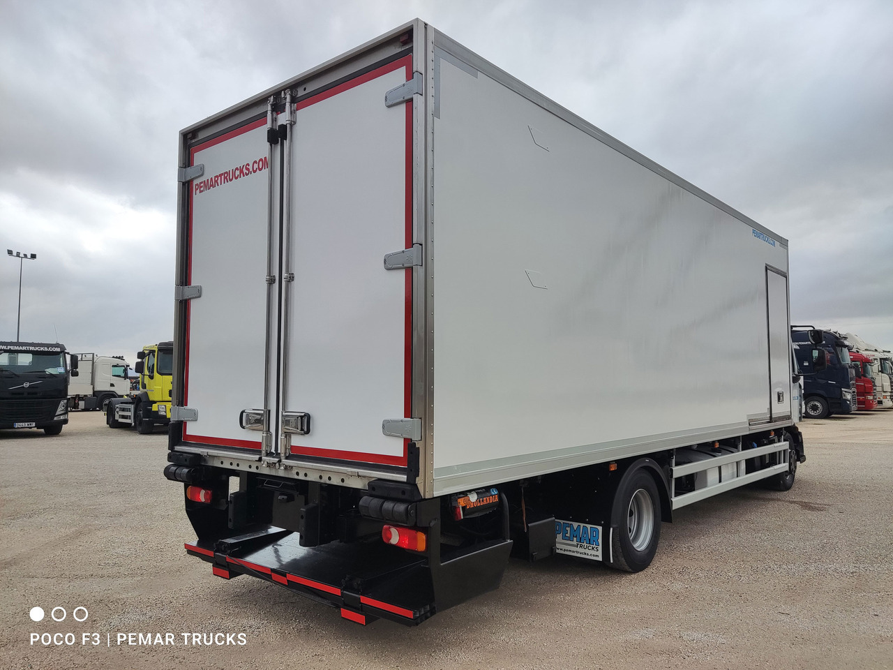 RENAULT MIDLUM D16 240 EURO 6 - Chladírenský nákladní automobil: obrázek 5 RENAULT MIDLUM D16 240 EURO 6 - Chladírenský nákladní automobil: obrázek 5