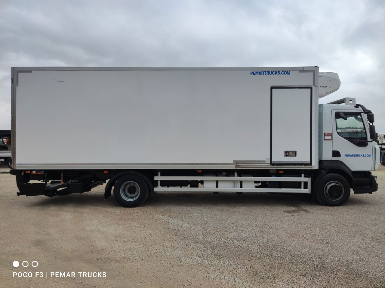 RENAULT MIDLUM D16 240 EURO 6 - Chladírenský nákladní automobil: obrázek 4 RENAULT MIDLUM D16 240 EURO 6 - Chladírenský nákladní automobil: obrázek 4