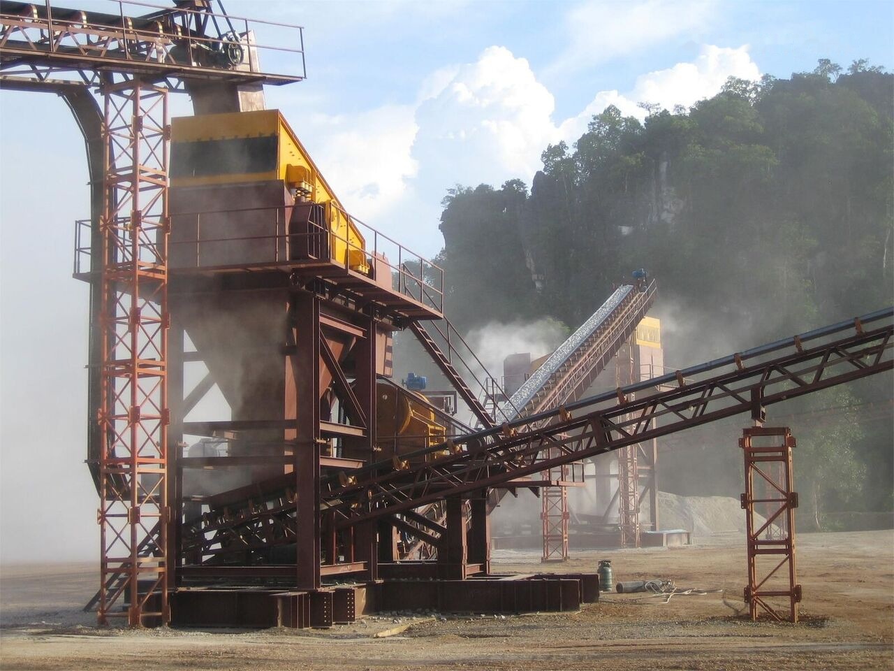 Kinglink 3YK2160 Aggregates and Stone Vibrating Screen | 300TPH - Třídič: obrázek 1 Kinglink 3YK2160 Aggregates and Stone Vibrating Screen | 300TPH - Třídič: obrázek 1