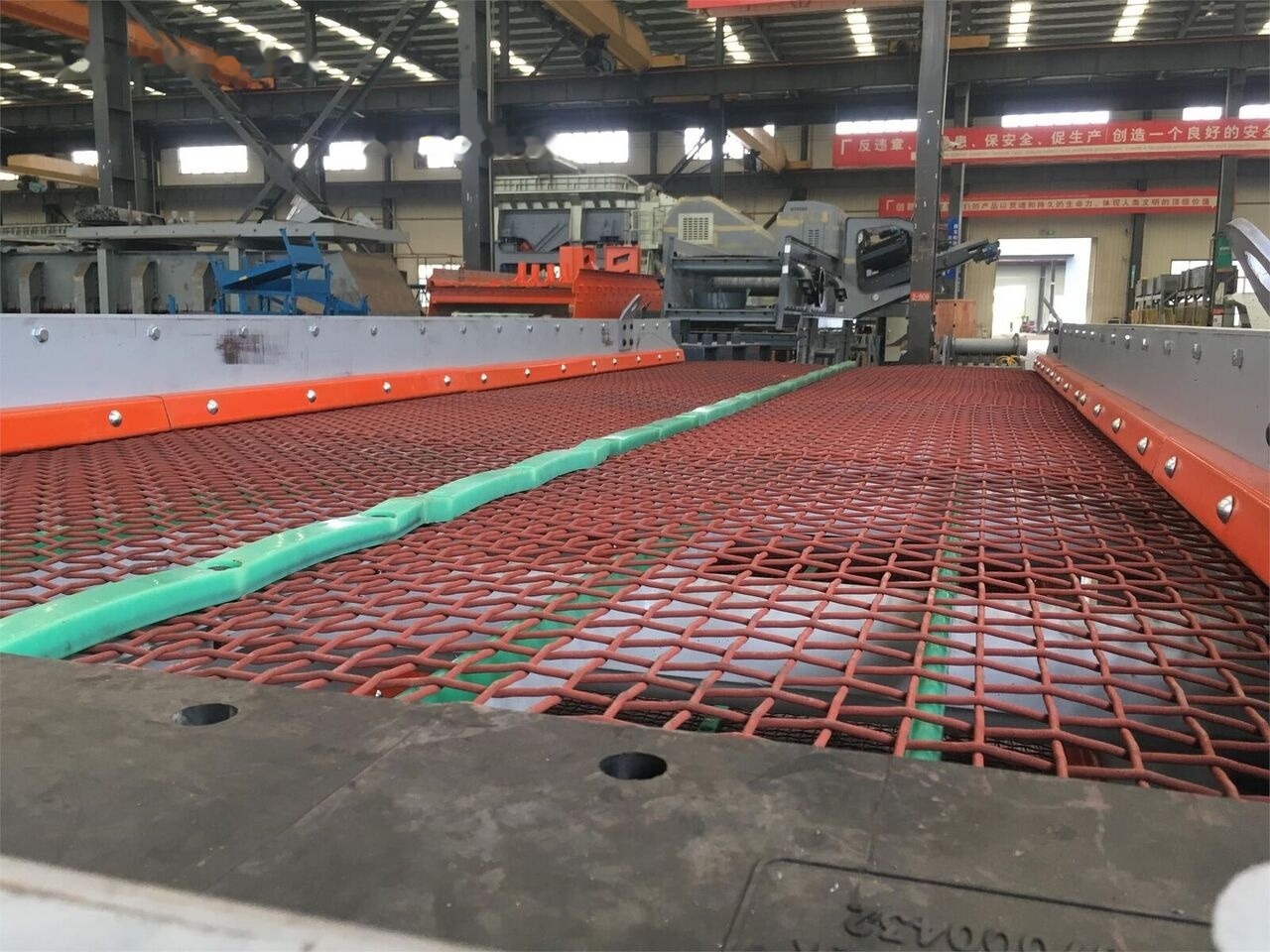 Kinglink Copper Ore Circular Vibrating Screen 3YA2160 | 200TPH - Třídič: obrázek 3 Kinglink Copper Ore Circular Vibrating Screen 3YA2160 | 200TPH - Třídič: obrázek 3