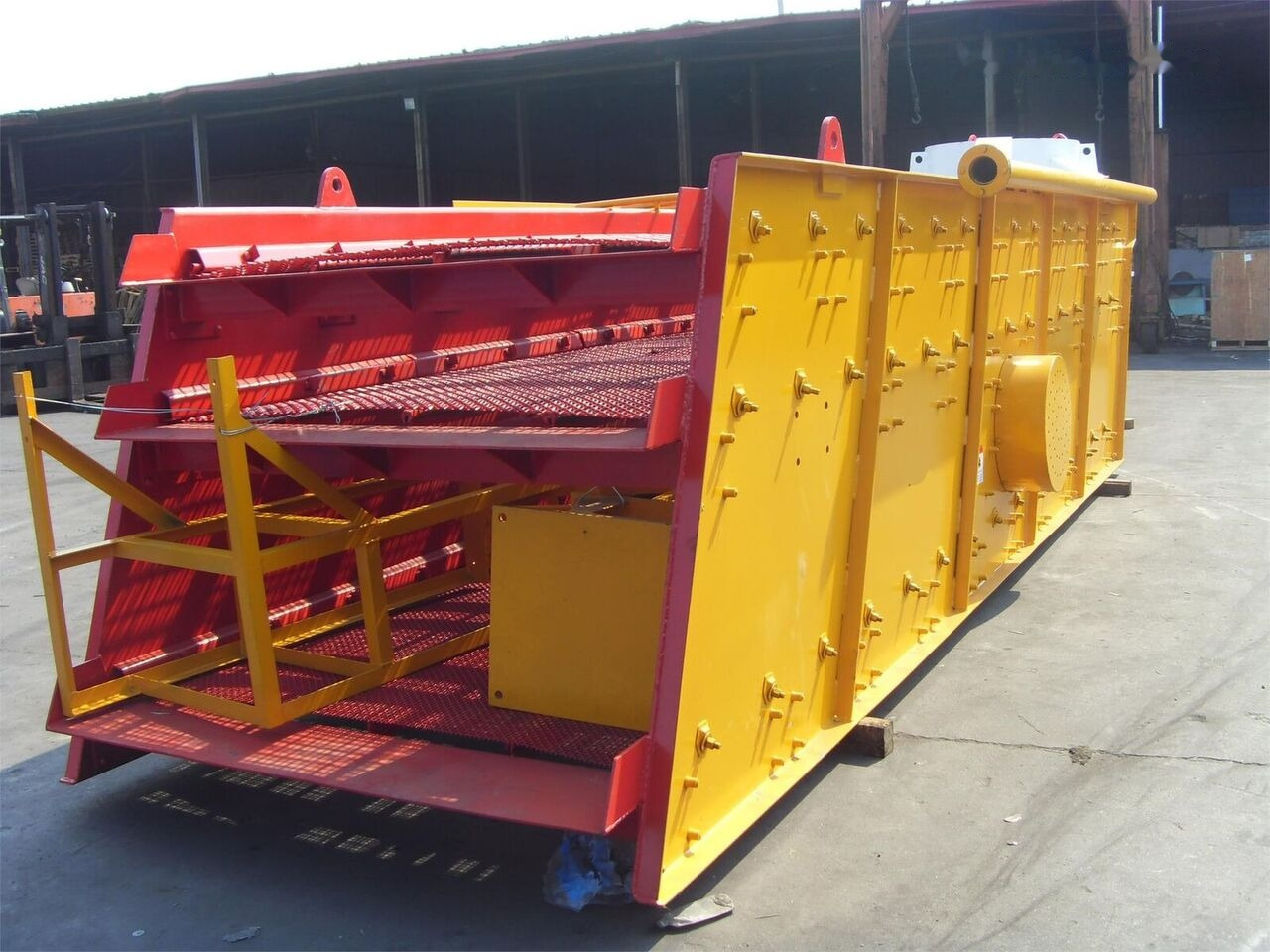 Kinglink Gold Ore Vibrating Screen 3YA1860 | 200TPH - Třídič: obrázek 1 Kinglink Gold Ore Vibrating Screen 3YA1860 | 200TPH - Třídič: obrázek 1