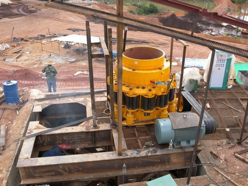 Kinglink Hematite Iron Ore Cone Crusher KLC1300 - Kuželový drtič: obrázek 1 Kinglink Hematite Iron Ore Cone Crusher KLC1300 - Kuželový drtič: obrázek 1