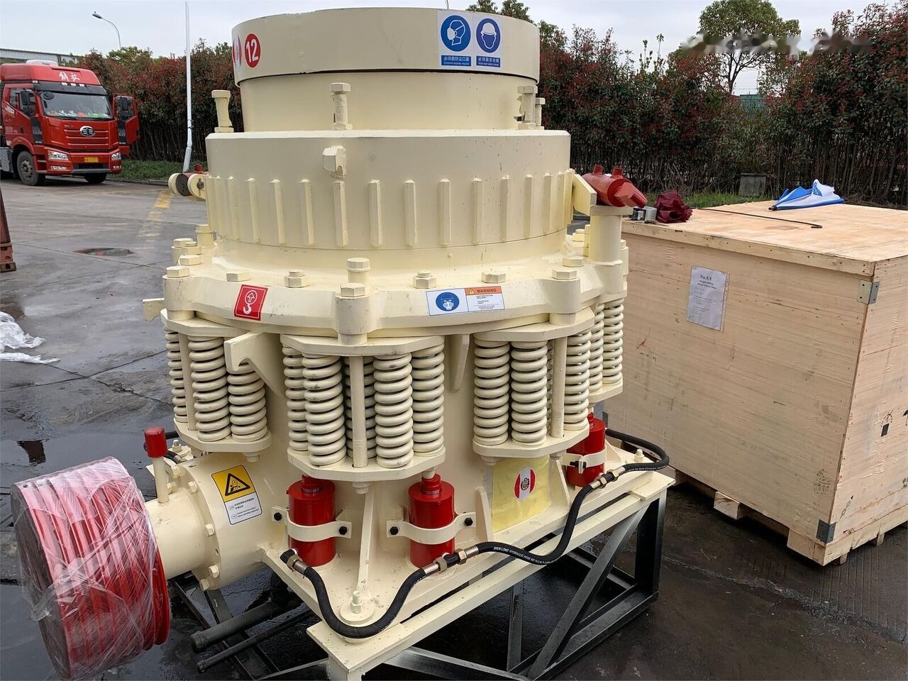 Kinglink NEW 3ft KLF1000 Rock Stone Cone Crusher 80-150TPH - Kuželový drtič: obrázek 4 Kinglink NEW 3ft KLF1000 Rock Stone Cone Crusher 80-150TPH - Kuželový drtič: obrázek 4