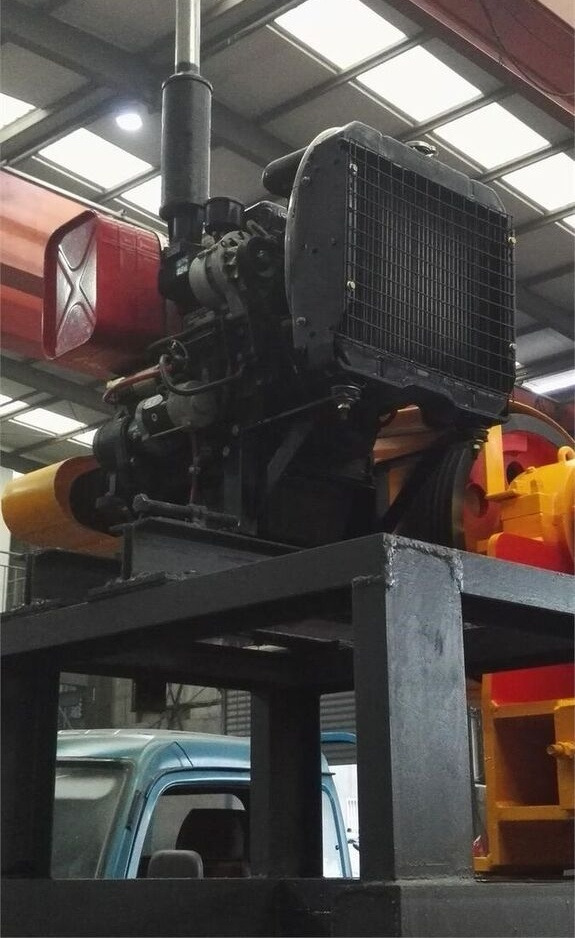 Kinglink PE250x400 Diesel Engine Skid Frame Jaw Crusher 10x16 - Čelisťový drtič: obrázek 2 Kinglink PE250x400 Diesel Engine Skid Frame Jaw Crusher 10x16 - Čelisťový drtič: obrázek 2