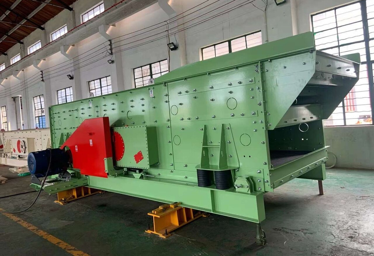 Kinglink TTH Horizontal Heavy duty Vibrating Screen - Třídič: obrázek 1 Kinglink TTH Horizontal Heavy duty Vibrating Screen - Třídič: obrázek 1
