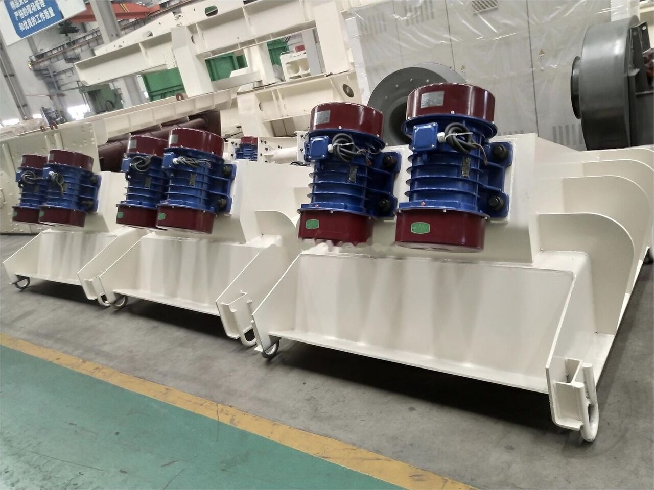 Kinglink Transit Hopper Pan Vibrating feeder GZG1012 - Důlní stroj: obrázek 1 Kinglink Transit Hopper Pan Vibrating feeder GZG1012 - Důlní stroj: obrázek 1