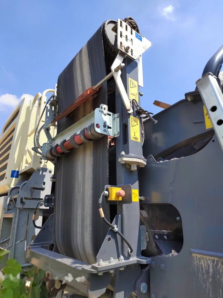 Metso Lokotrack LT200HPS MOBILE CONE CRUSHER WITH SCREEN - Mobilní drtič: obrázek 5 Metso Lokotrack LT200HPS MOBILE CONE CRUSHER WITH SCREEN - Mobilní drtič: obrázek 5
