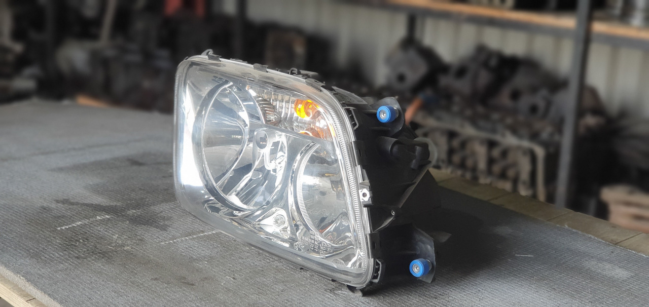 ACTROS MP III HEADLIGHT - PASSENGER - Světlo/ Osvětlení pro Nákladní auto: obrázek 2 ACTROS MP III HEADLIGHT - PASSENGER - Světlo/ Osvětlení pro Nákladní auto: obrázek 2