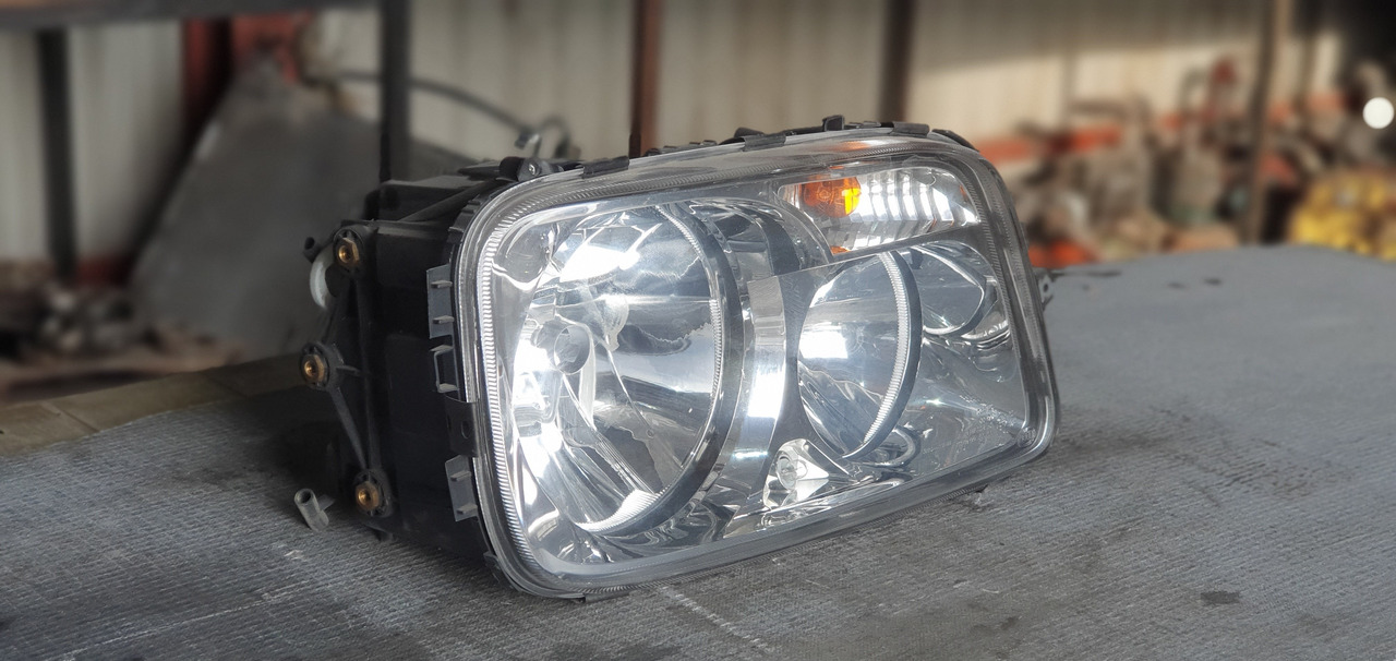ACTROS MP III HEADLIGHT - PASSENGER - Světlo/ Osvětlení pro Nákladní auto: obrázek 1 ACTROS MP III HEADLIGHT - PASSENGER - Světlo/ Osvětlení pro Nákladní auto: obrázek 1