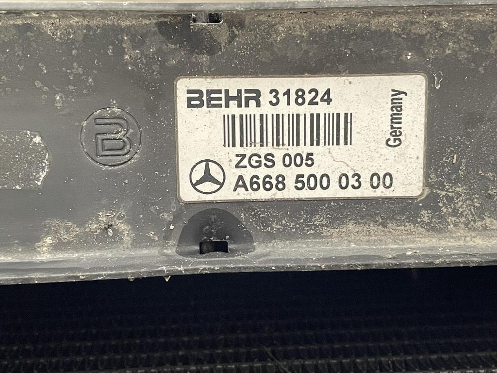 BEHR FOR MERCEDES VARIO - A 668 500 03 00 - Chladič pro Nákladní auto: obrázek 4 BEHR FOR MERCEDES VARIO - A 668 500 03 00 - Chladič pro Nákladní auto: obrázek 4