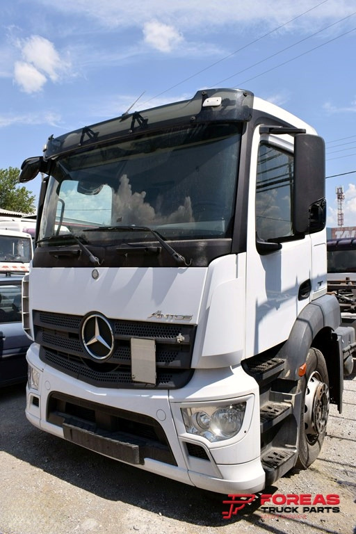 MERCEDES ANTOS 1840 - Kabina: obrázek 3 MERCEDES ANTOS 1840 - Kabina: obrázek 3