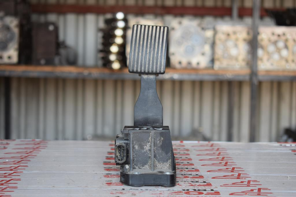 MERCEDES-BENZ ACTROS MP4 - Pedál pro Nákladní auto: obrázek 1 MERCEDES-BENZ ACTROS MP4 - Pedál pro Nákladní auto: obrázek 1