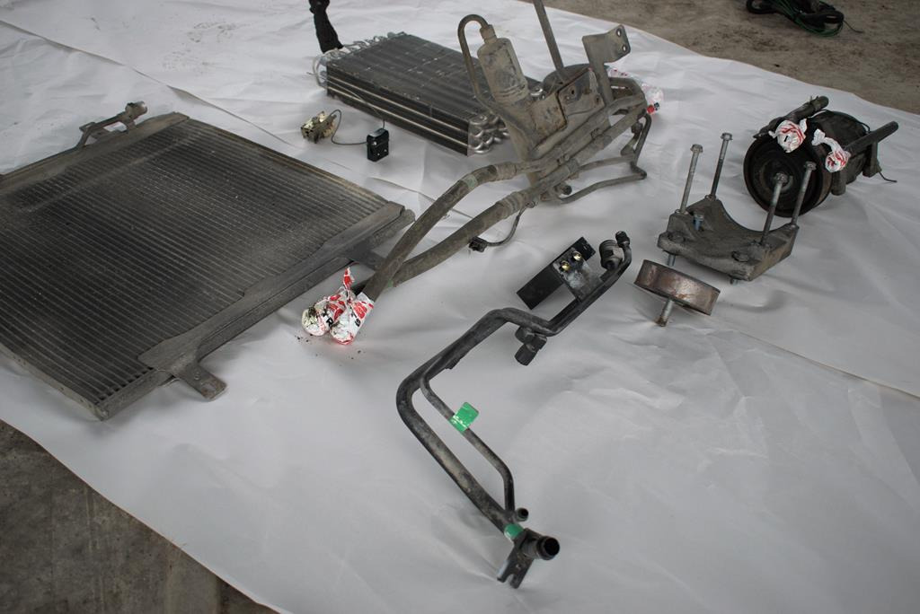 MERCEDES-BENZ ATEGO 815 - Díl klimatizace pro Nákladní auto: obrázek 2 MERCEDES-BENZ ATEGO 815 - Díl klimatizace pro Nákladní auto: obrázek 2