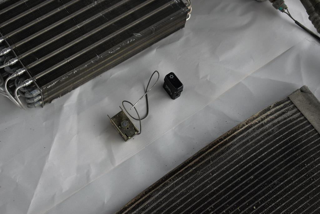 MERCEDES-BENZ ATEGO 815 - Díl klimatizace pro Nákladní auto: obrázek 4 MERCEDES-BENZ ATEGO 815 - Díl klimatizace pro Nákladní auto: obrázek 4