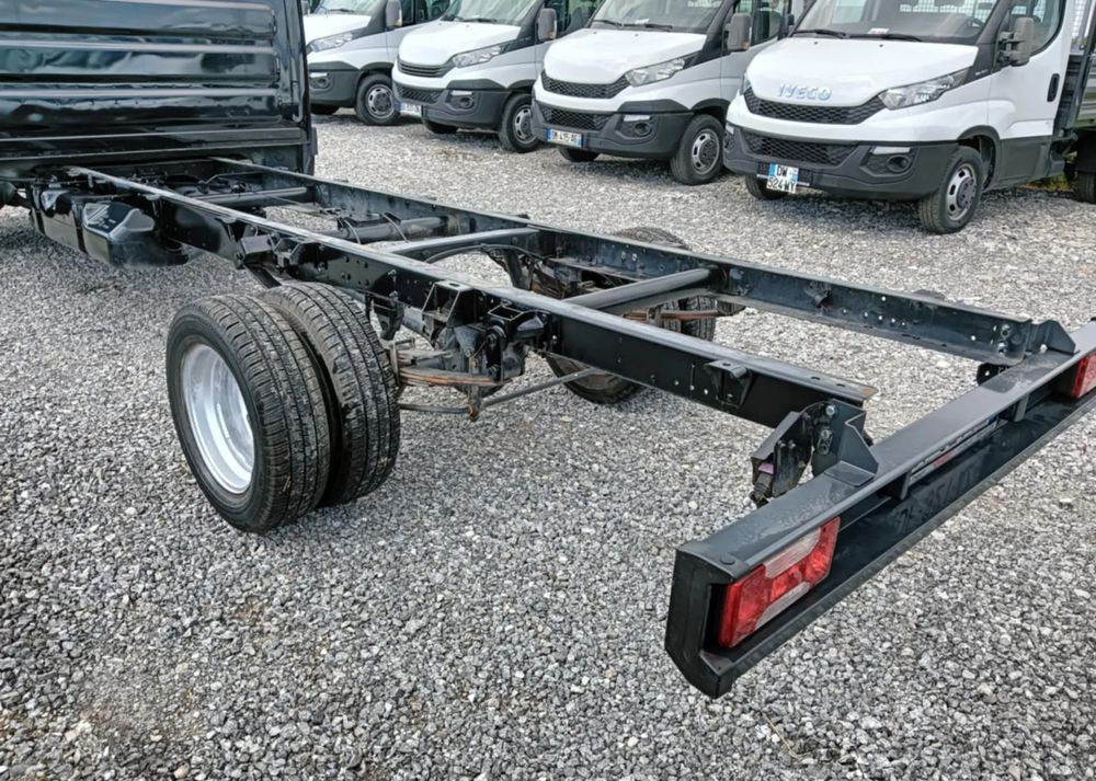 Iveco 35C13, 35C12, 35C14, 35C15 - Podvozek s kabinou: obrázek 3 Iveco 35C13, 35C12, 35C14, 35C15 - Podvozek s kabinou: obrázek 3