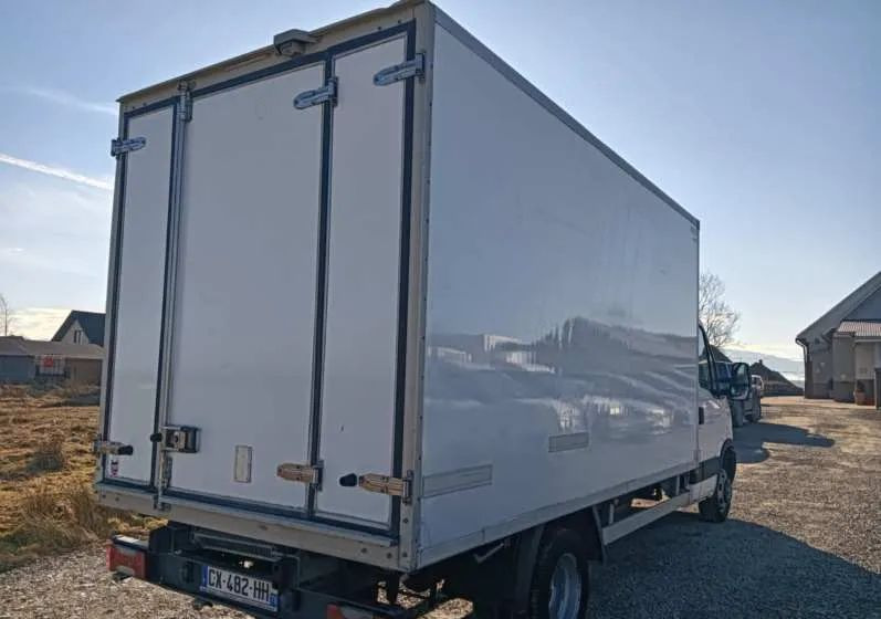Iveco 35C13, 35C12, 35C14, 35C15 - Chladící dodávka: obrázek 4 Iveco 35C13, 35C12, 35C14, 35C15 - Chladící dodávka: obrázek 4
