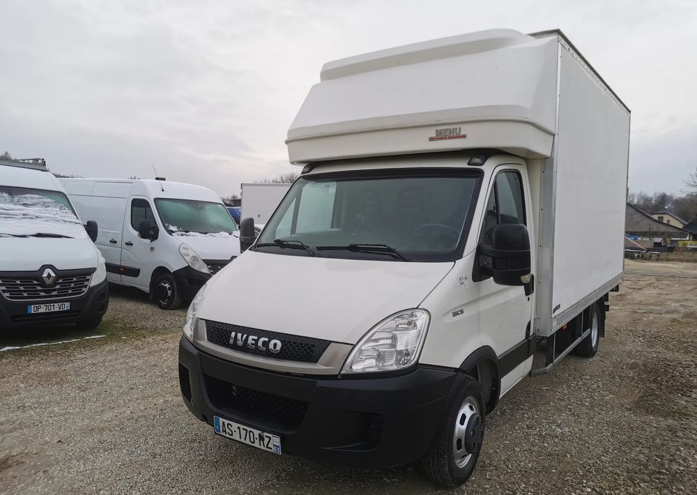 Iveco 3.0-150KM Daily 35C15 Kontener winda Dhollandia 750kg długi 35-150 Klimatyzacja długi rozstaw - Dodávka skřín: obrázek 2 Iveco 3.0-150KM Daily 35C15 Kontener winda Dhollandia 750kg długi 35-150 Klimatyzacja długi rozstaw - Dodávka skřín: obrázek 2