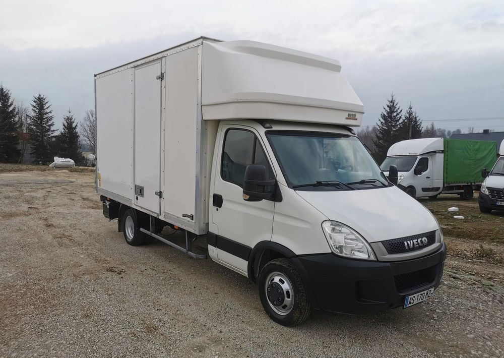 Iveco 3.0-150KM Daily 35C15 Kontener winda Dhollandia 750kg długi 35-150 Klimatyzacja długi rozstaw - Dodávka skřín: obrázek 3 Iveco 3.0-150KM Daily 35C15 Kontener winda Dhollandia 750kg długi 35-150 Klimatyzacja długi rozstaw - Dodávka skřín: obrázek 3