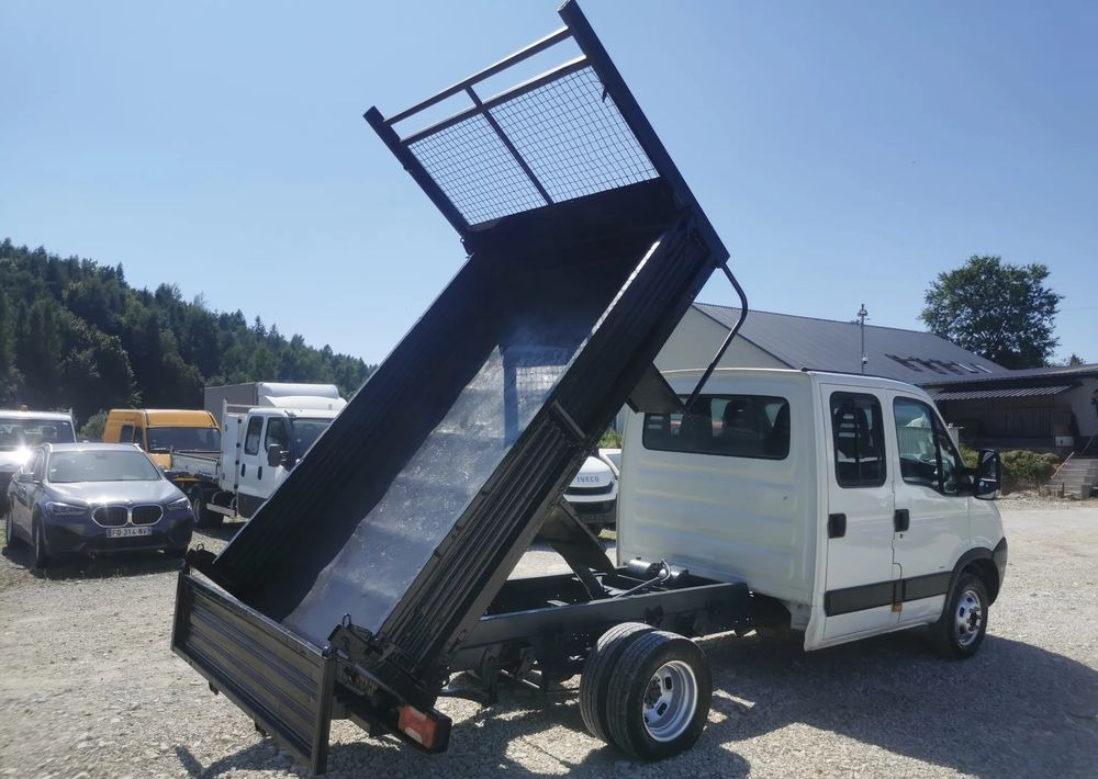 Iveco Daily 35C12 Brygadówka wywrotka Dubel hak kiper doka 35C13 - Dodávka sklápěč: obrázek 5 Iveco Daily 35C12 Brygadówka wywrotka Dubel hak kiper doka 35C13 - Dodávka sklápěč: obrázek 5
