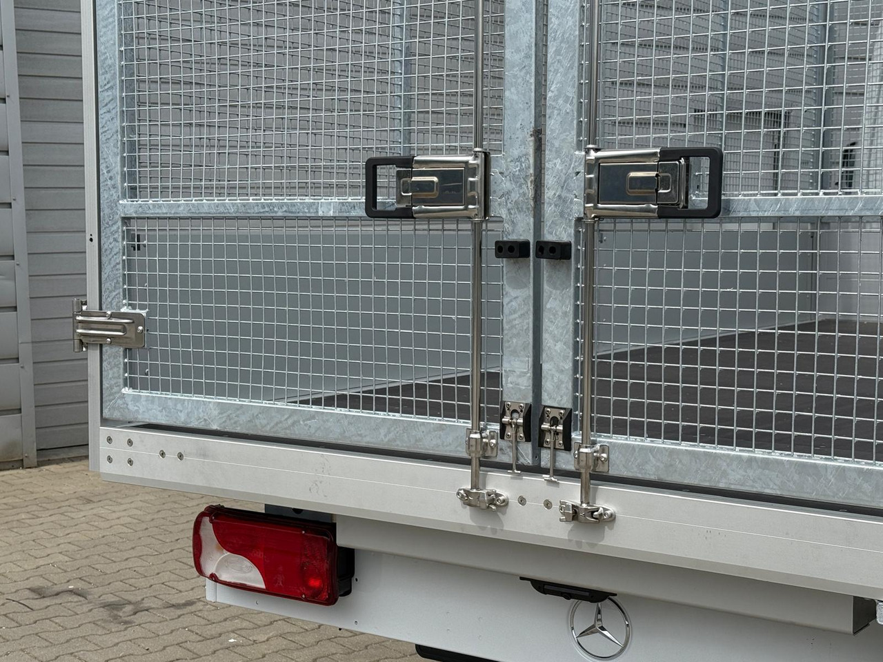 Mercedes eSprinter - Dodávka valník, Elektrická dodávka: obrázek 5 Mercedes eSprinter - Dodávka valník, Elektrická dodávka: obrázek 5
