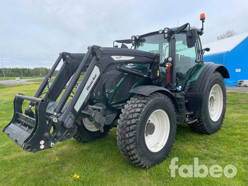 Valtra N154E Versu SmartTouch MR19 Valtra N154E Versu SmartTouch MR19 med frontlastare Quicke Q5M - Traktor: obrázek 1 Valtra N154E Versu SmartTouch MR19 Valtra N154E Versu SmartTouch MR19 med frontlastare Quicke Q5M - Traktor: obrázek 1