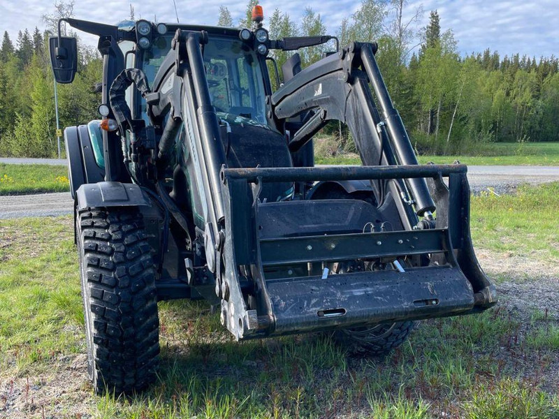 Valtra N154E Versu SmartTouch MR19 Valtra N154E Versu SmartTouch MR19 med frontlastare Quicke Q5M - Traktor: obrázek 2 Valtra N154E Versu SmartTouch MR19 Valtra N154E Versu SmartTouch MR19 med frontlastare Quicke Q5M - Traktor: obrázek 2