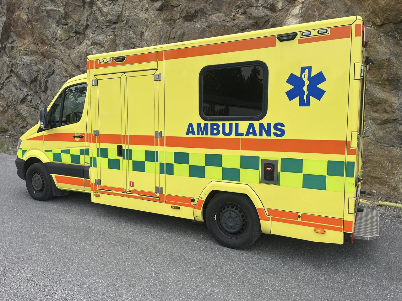 MERCEDES-BENZ Sprinter 319 - AMBULANCE / Krankenwagen / швидка допомога - Pohotovostní vůz: obrázek 3 MERCEDES-BENZ Sprinter 319 - AMBULANCE / Krankenwagen / швидка допомога - Pohotovostní vůz: obrázek 3
