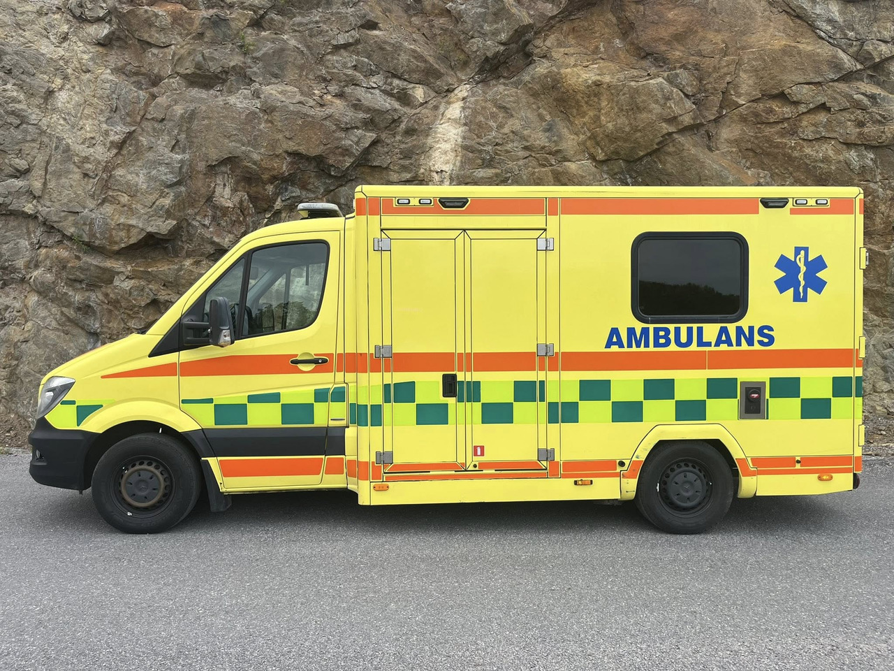 MERCEDES-BENZ Sprinter 319 - AMBULANCE / Krankenwagen / швидка допомога - Pohotovostní vůz: obrázek 2 MERCEDES-BENZ Sprinter 319 - AMBULANCE / Krankenwagen / швидка допомога - Pohotovostní vůz: obrázek 2
