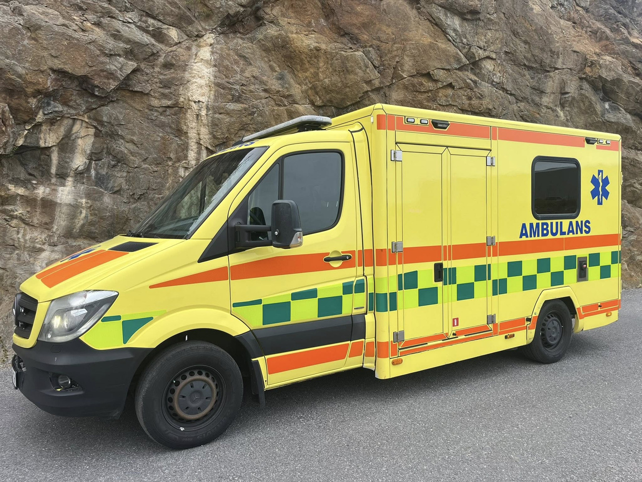 MERCEDES-BENZ Sprinter 319 - AMBULANCE / Krankenwagen / швидка допомога - Pohotovostní vůz: obrázek 1 MERCEDES-BENZ Sprinter 319 - AMBULANCE / Krankenwagen / швидка допомога - Pohotovostní vůz: obrázek 1