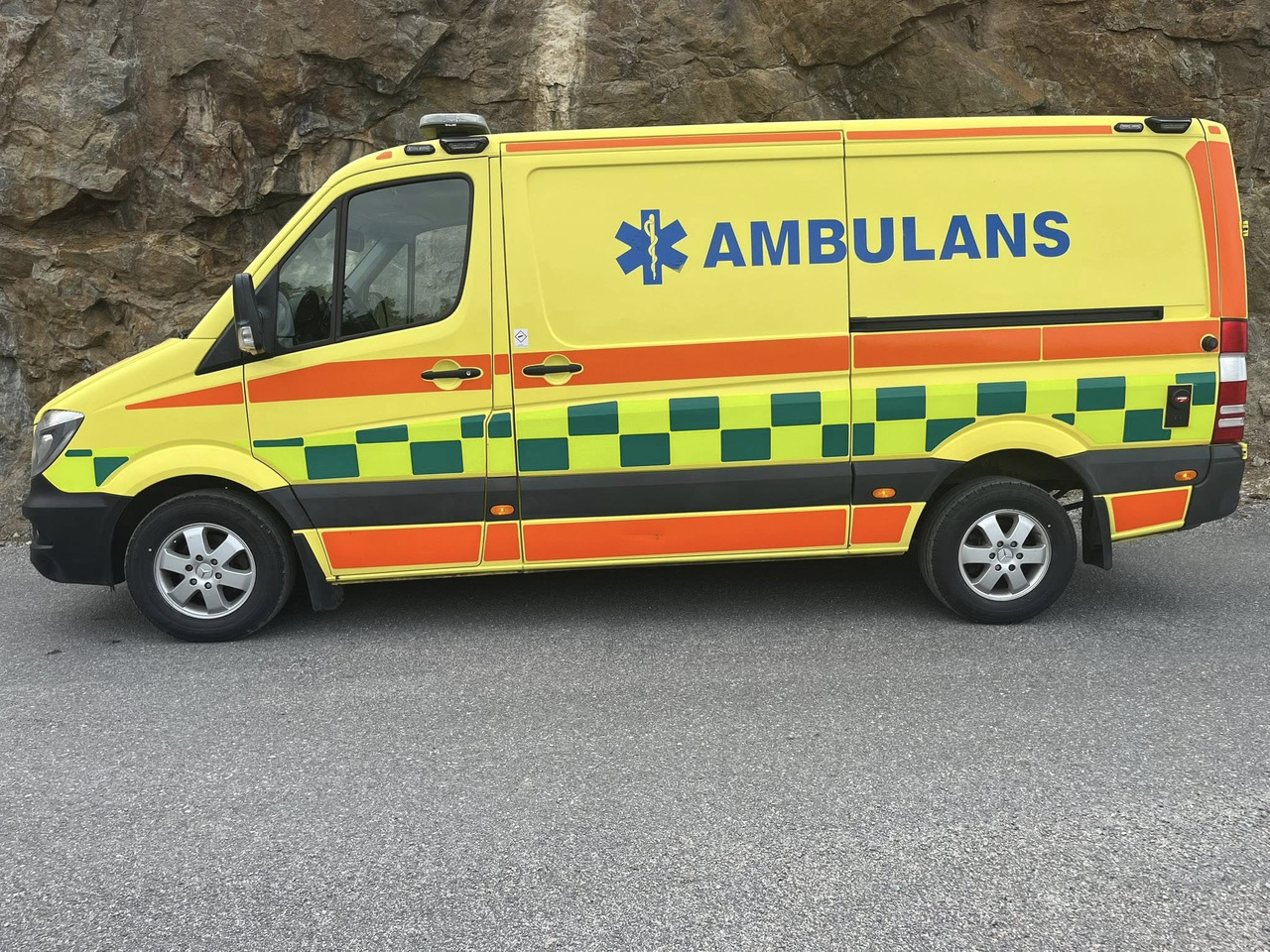 MERCEDES-BENZ Sprinter 319 - AMBULANCE - Pohotovostní vůz: obrázek 3 MERCEDES-BENZ Sprinter 319 - AMBULANCE - Pohotovostní vůz: obrázek 3