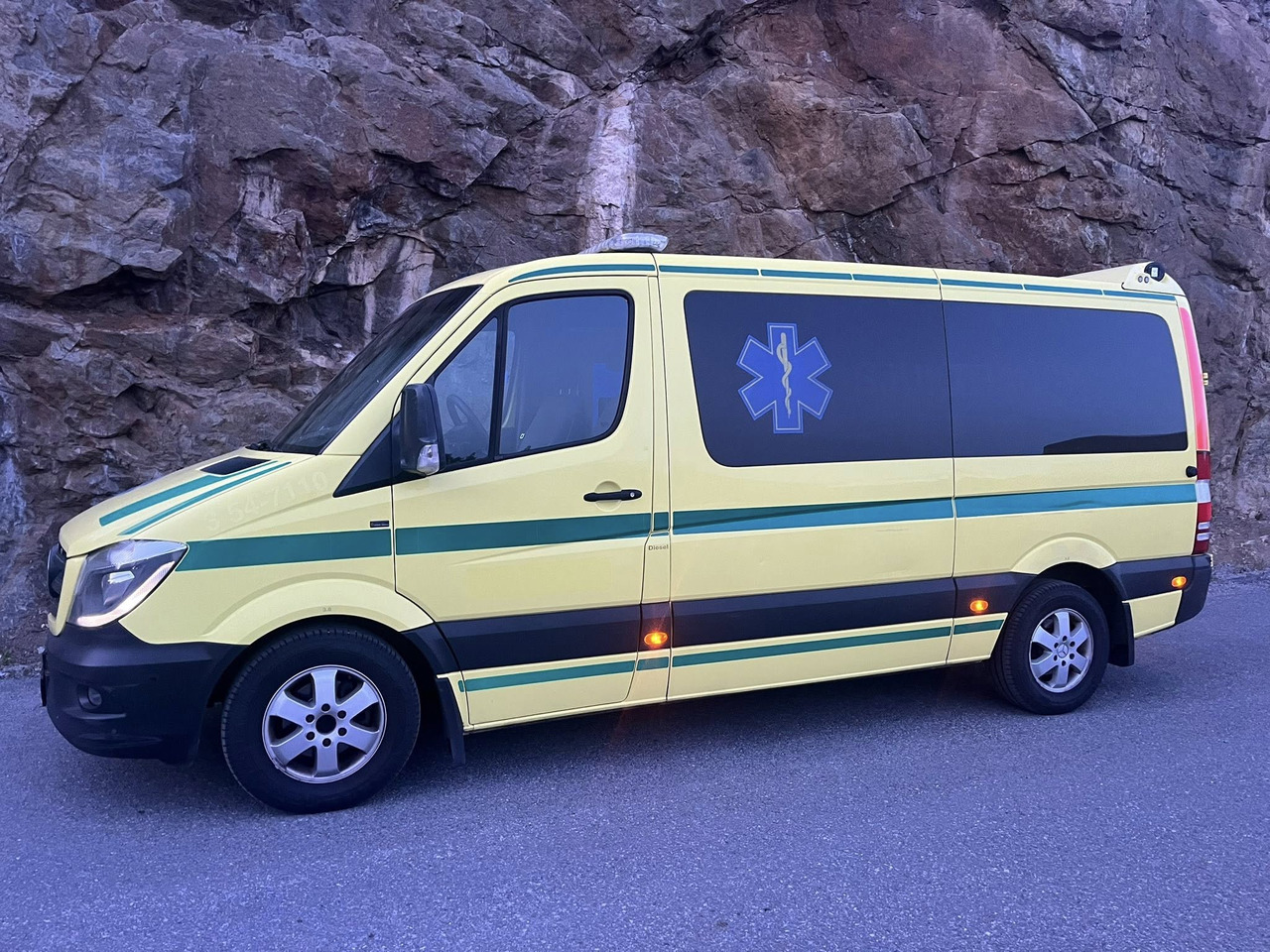 Mercedes-Benz Sprinter 316 - 2 stretcher - Pohotovostní vůz: obrázek 4 Mercedes-Benz Sprinter 316 - 2 stretcher - Pohotovostní vůz: obrázek 4