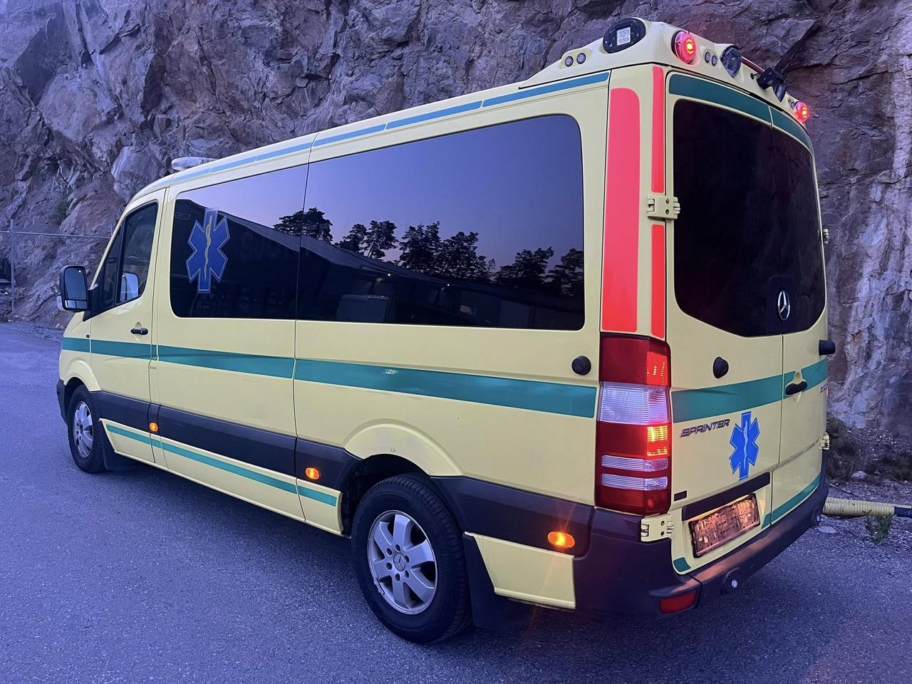 Mercedes-Benz Sprinter 316 - 2 stretcher - Pohotovostní vůz: obrázek 3 Mercedes-Benz Sprinter 316 - 2 stretcher - Pohotovostní vůz: obrázek 3