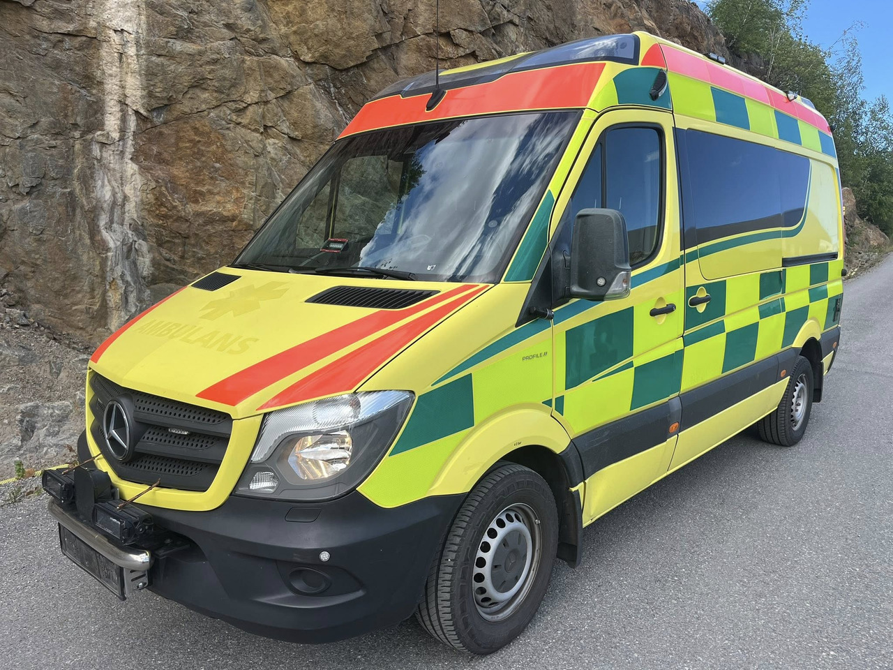 Mercedes-Benz Sprinter 319 - AMBULANCE / Krankenwagen / Ambulancia - Pohotovostní vůz: obrázek 1 Mercedes-Benz Sprinter 319 - AMBULANCE / Krankenwagen / Ambulancia - Pohotovostní vůz: obrázek 1