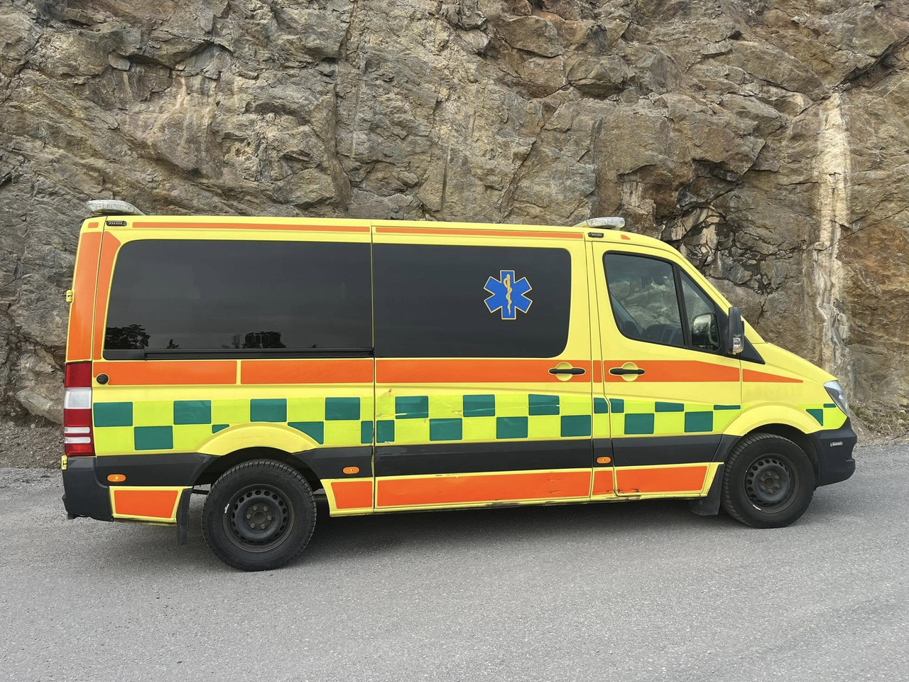 Mercedes-Benz Sprinter 319 - AMBULANCE - RESERVERAD !! - Pohotovostní vůz: obrázek 3 Mercedes-Benz Sprinter 319 - AMBULANCE - RESERVERAD !! - Pohotovostní vůz: obrázek 3