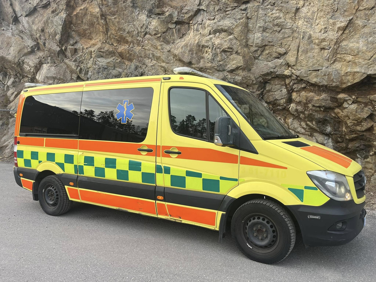 Mercedes-Benz Sprinter 319 - AMBULANCE - RESERVERAD !! - Pohotovostní vůz: obrázek 1 Mercedes-Benz Sprinter 319 - AMBULANCE - RESERVERAD !! - Pohotovostní vůz: obrázek 1