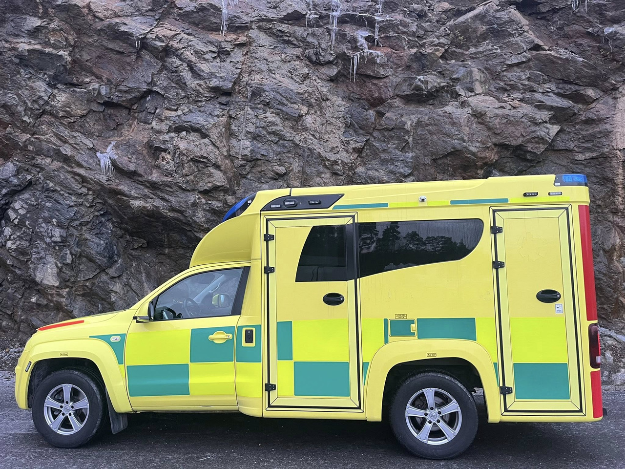 VOLKSWAGEN Amarok 4motion - AMBULANCE / ambulanse / ambulanssi - Pohotovostní vůz: obrázek 5 VOLKSWAGEN Amarok 4motion - AMBULANCE / ambulanse / ambulanssi - Pohotovostní vůz: obrázek 5