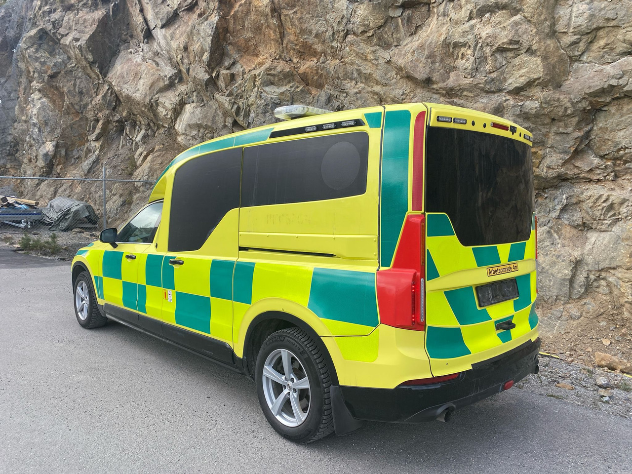Volvo Nilsson XC90 D5 AWD - Ambulance / Krankenwagen / Швидка допомога - Pohotovostní vůz: obrázek 4 Volvo Nilsson XC90 D5 AWD - Ambulance / Krankenwagen / Швидка допомога - Pohotovostní vůz: obrázek 4
