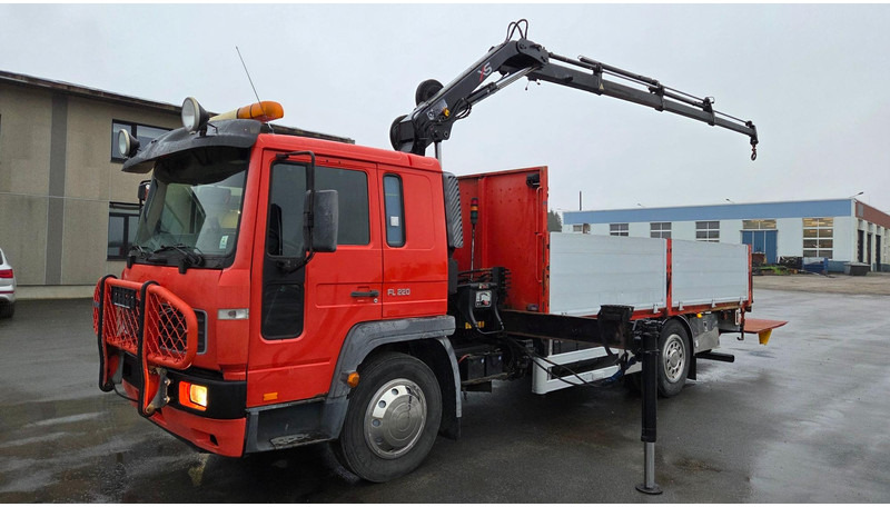 Volvo FL220 4X2 HIAB 077 - Nákladní automobil valníkový/ Plošinový, Auto s hydraulickou rukou: obrázek 1 Volvo FL220 4X2 HIAB 077 - Nákladní automobil valníkový/ Plošinový, Auto s hydraulickou rukou: obrázek 1