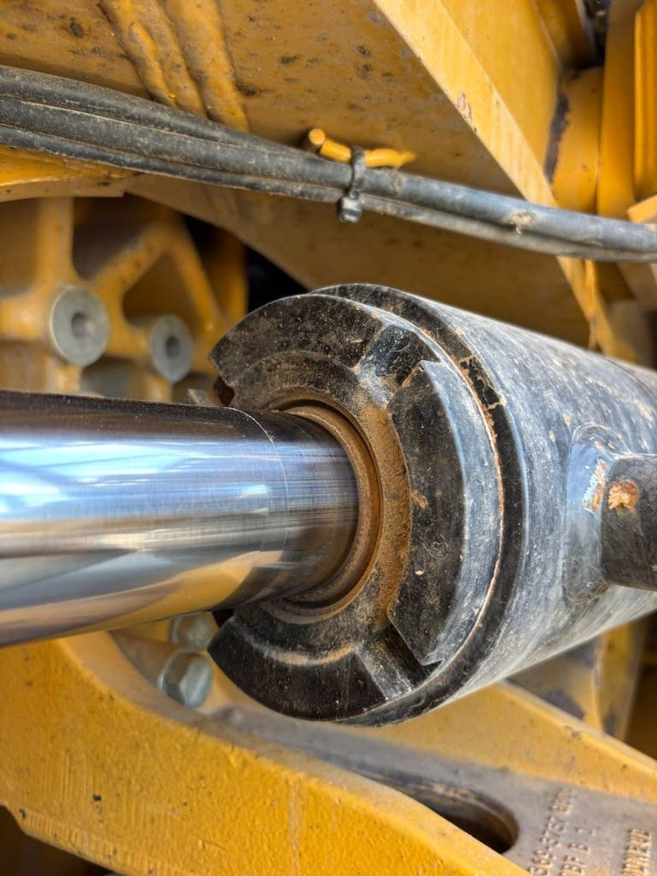 Kloubový sklápěč CAT 740 GC: obrázek 28