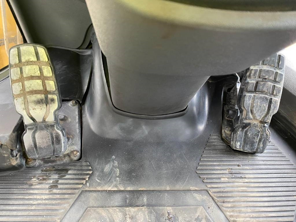 Kolový nakladač CAT 938 M (Bucket + Forks): obrázek 17