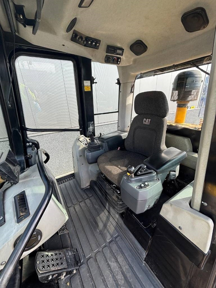 Pásový nakladač CAT 953 D: obrázek 9 Pásový nakladač CAT 953 D: obrázek 9