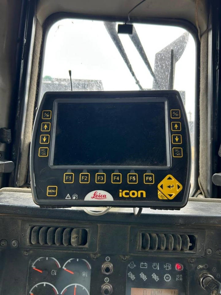 CAT D 7 R (Leica GPS / Under Preparation) - Buldozer: obrázek 4 CAT D 7 R (Leica GPS / Under Preparation) - Buldozer: obrázek 4