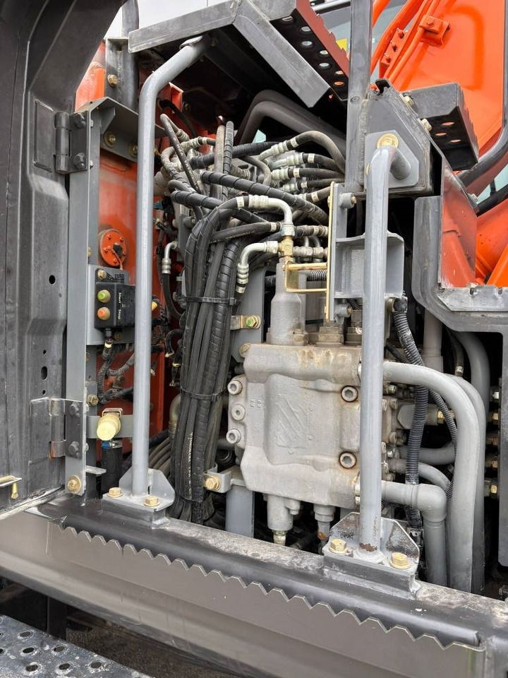Kolesové rýpadlo Hitachi ZX 140 W-5B: obrázek 14