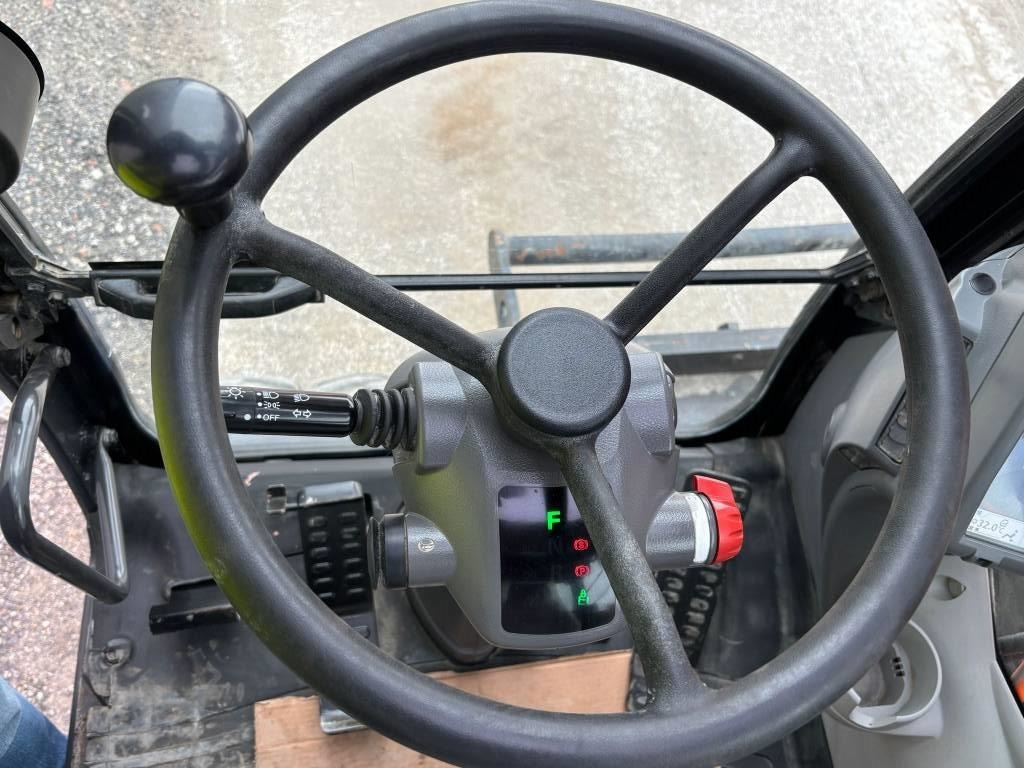 Kolesové rýpadlo Hitachi ZX 140 W-5B: obrázek 11