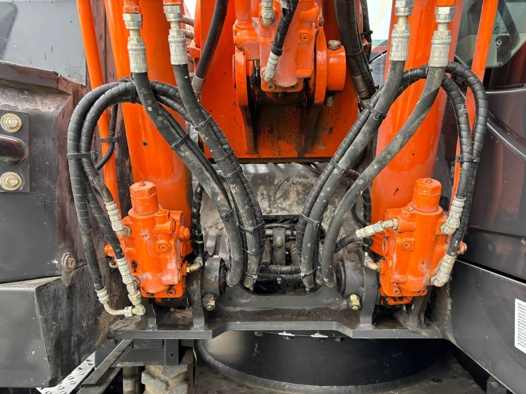 Kolesové rýpadlo Hitachi ZX 140 W-5B: obrázek 15