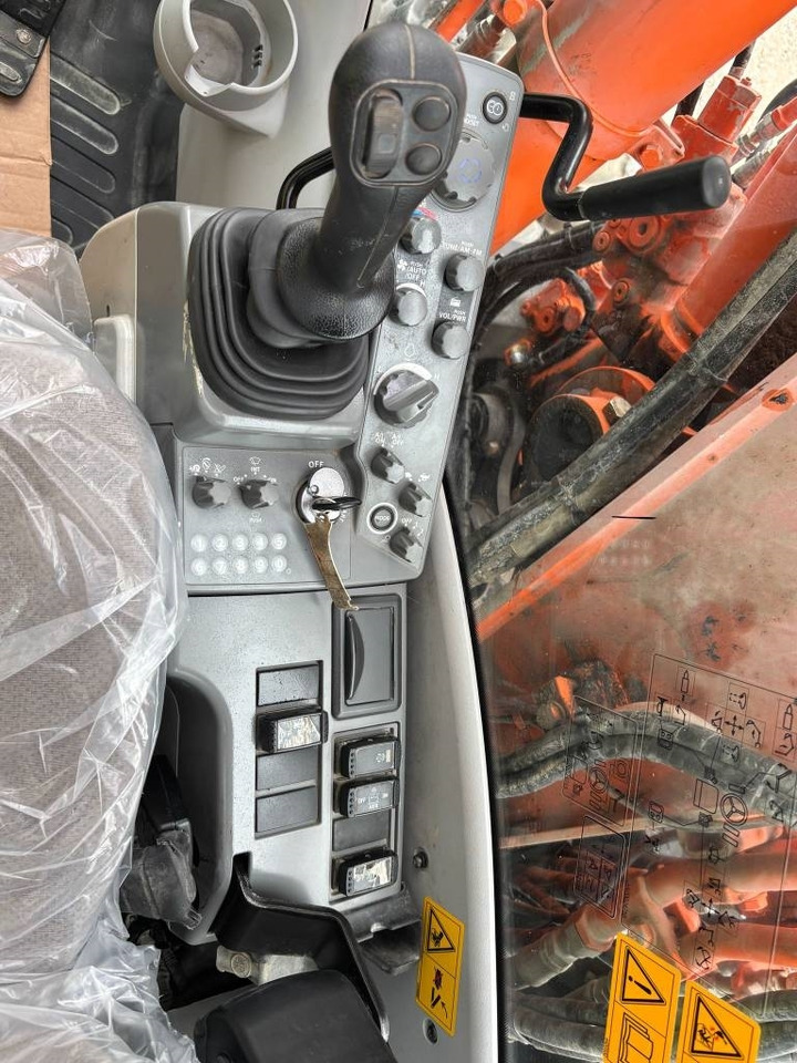 Kolesové rýpadlo Hitachi ZX 140 W-5B: obrázek 12