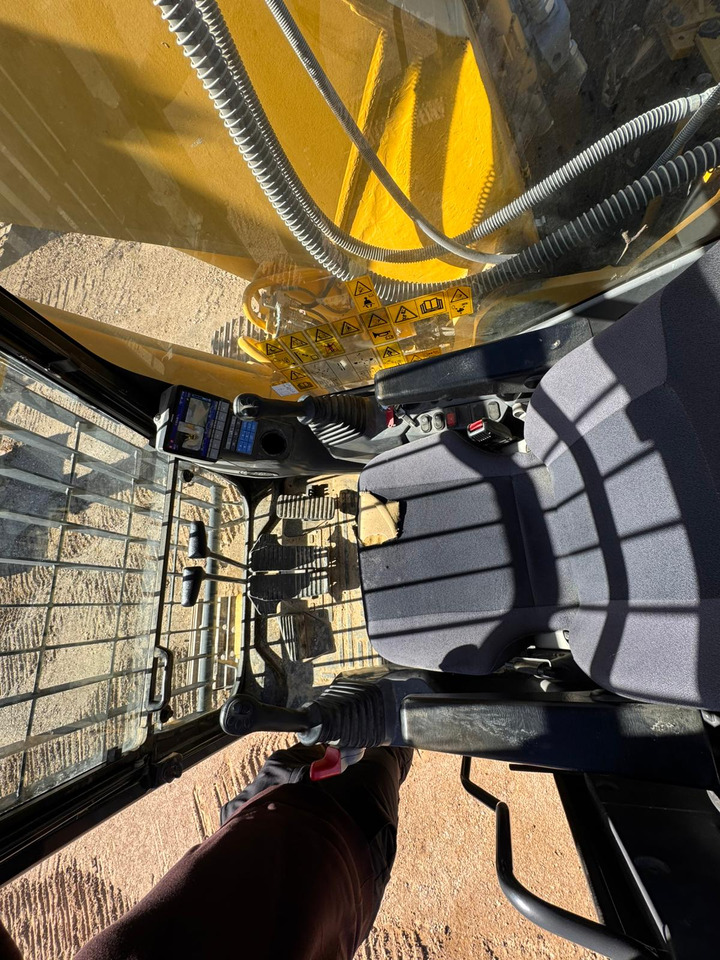 KOMATSU PC210 NLC-11 - Mini rýpadlo: obrázek 4 KOMATSU PC210 NLC-11 - Mini rýpadlo: obrázek 4