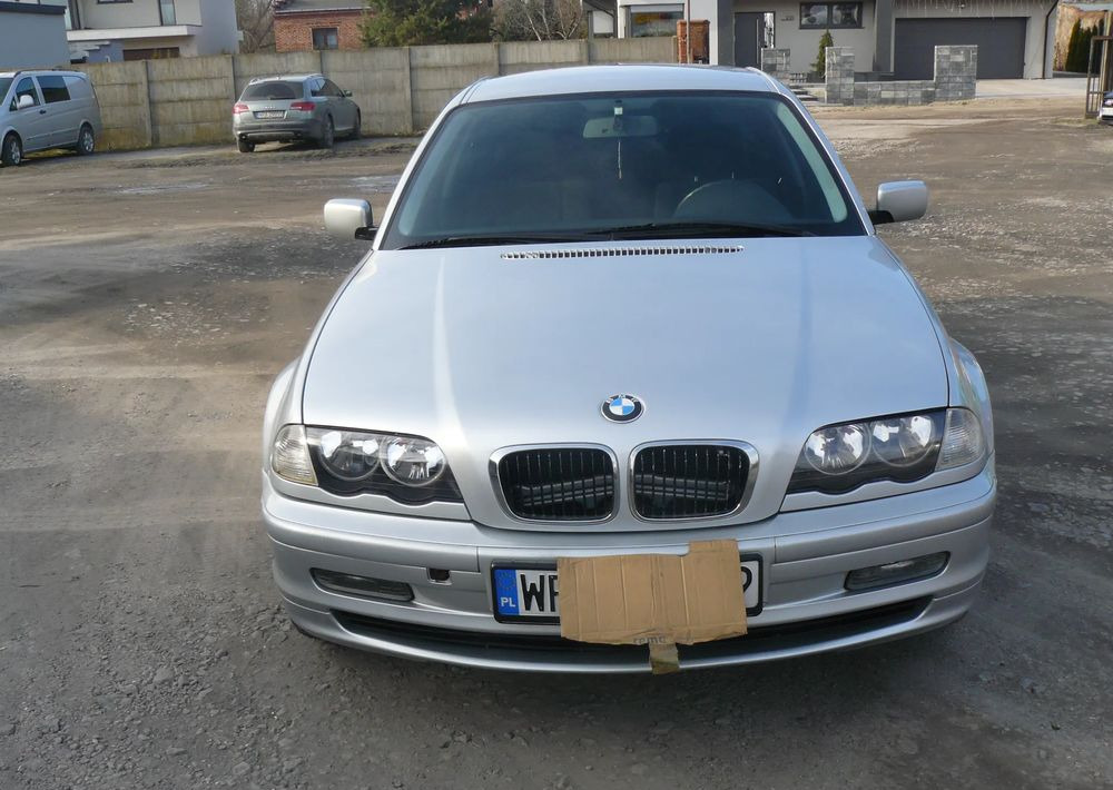 BMW Seria 3 320i - Osobní auto: obrázek 1 BMW Seria 3 320i - Osobní auto: obrázek 1