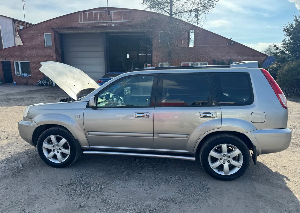 Nissan X-Trail 2.2 dCi 4x2 Comfort - SUV: obrázek 5 Nissan X-Trail 2.2 dCi 4x2 Comfort - SUV: obrázek 5